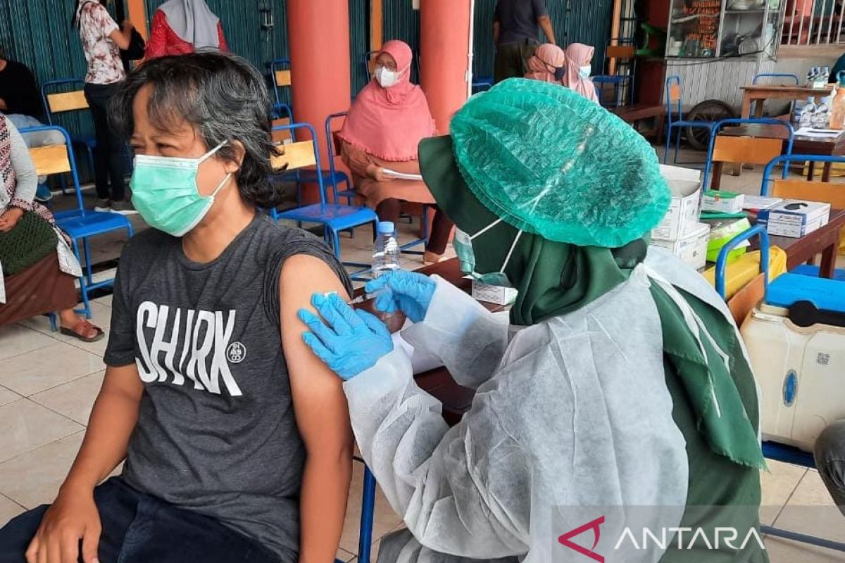 Dinkes Gunung Kidul lakukan vaksinasi COVID-19 dosis ketiga bagi pedagang