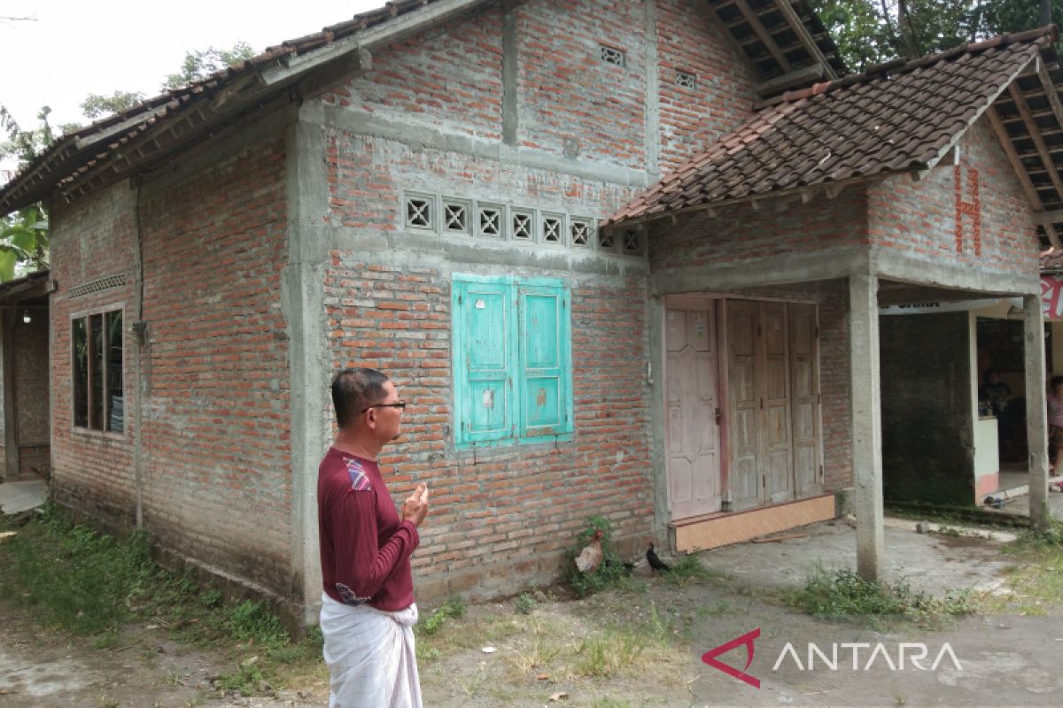 Densus 88 Antiteror geledah rumah terduga teroris di Bantul