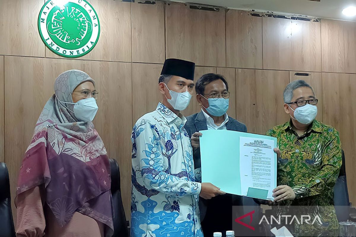 Sepekan, Ganjar jatuh dari sepeda hingga sertifikat halal vaksin