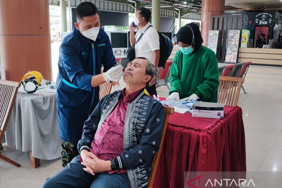 Antisipasi peningkatan COVID-19, Bandara SSK II Pekanbaru perketat pengawasan