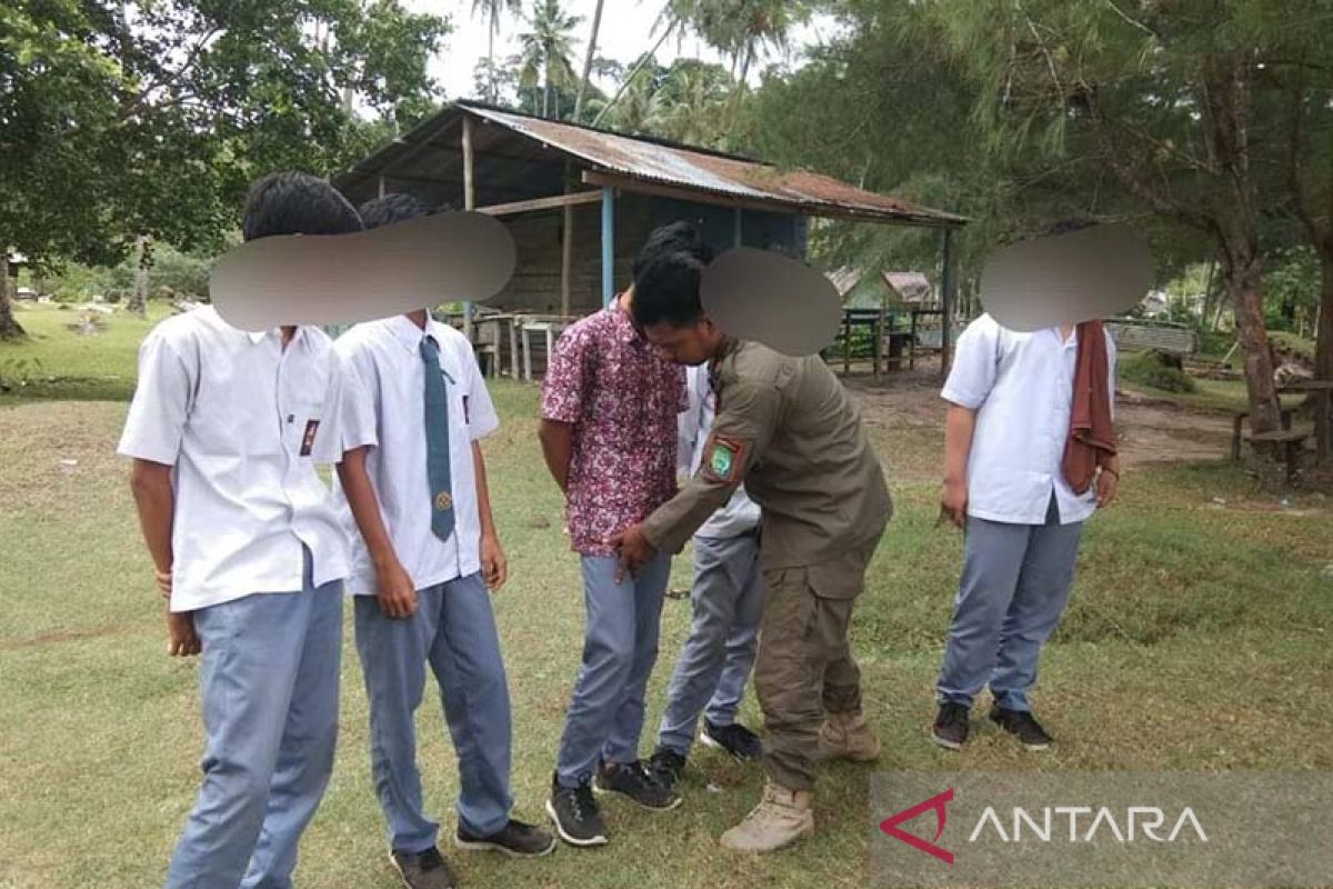 Satpol PP tangkap pelajar bolos sekolah