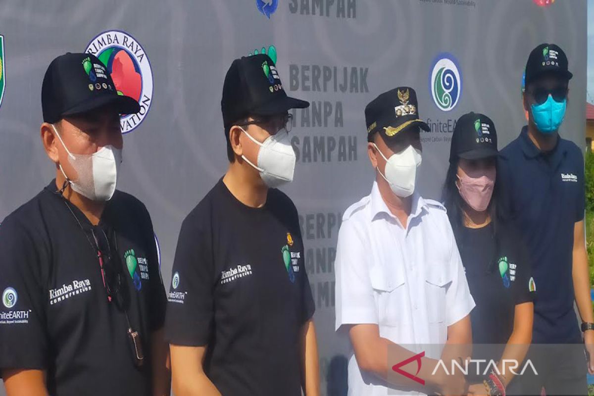 Bupati Seruyan resmikan kapal Klinik Terapung Bajenta RRC