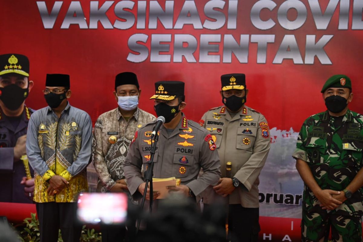 Vaksinasi serentak 4.988 tempat, Kapolri ingatkan ancaman lonjakan COVID-19