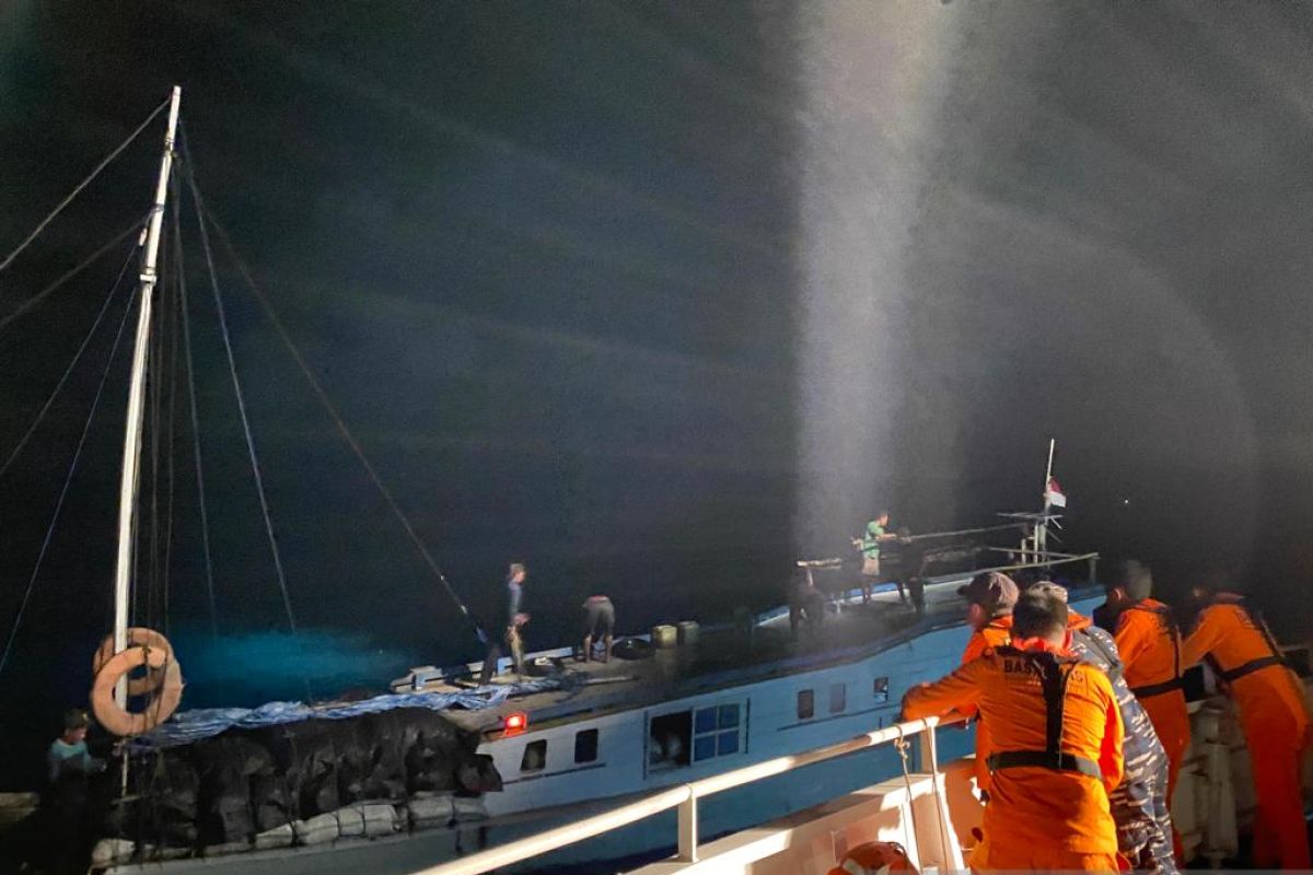 Delapan korban kapal mati mesin di perairan Sulteng  dievakuasi tim SAR