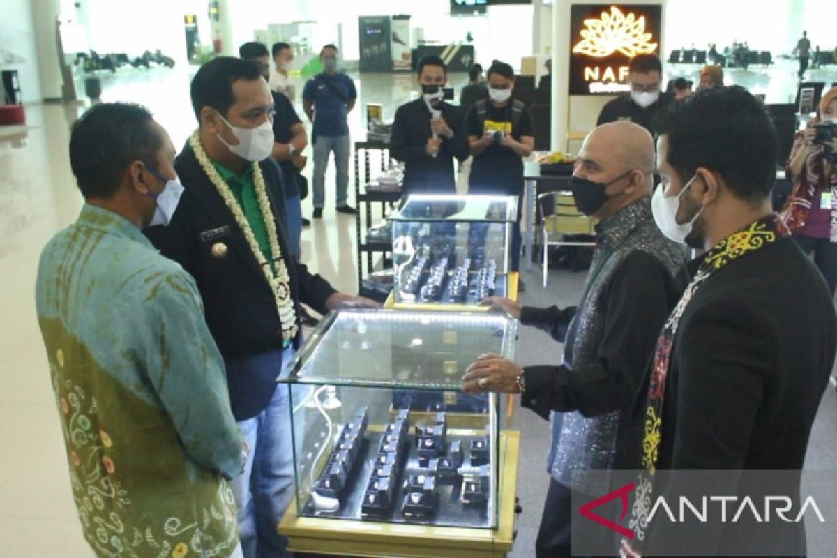 Wali Kota resmikan Nafa Gift of Borneo di Bandara Syamsudin Noor