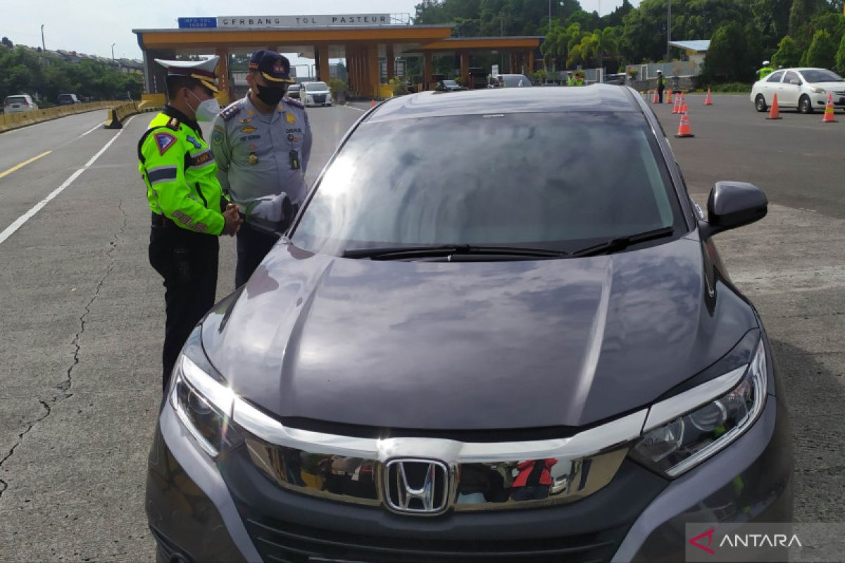 Dishub putar balik 253 kendaraan di Gerbang Tol Pasteur Bandung