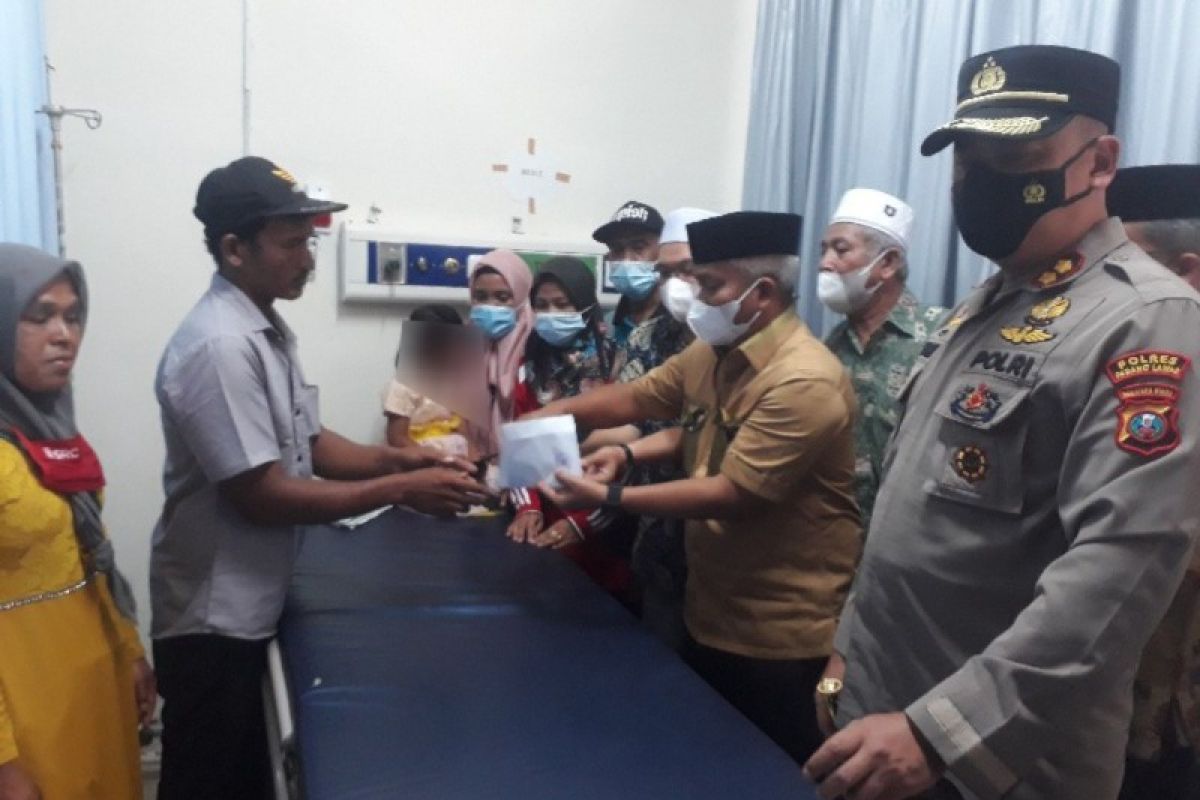 Plt Bupati, Kapolres dan Baznas Palas bantu biaya perobatan Hija Harahap