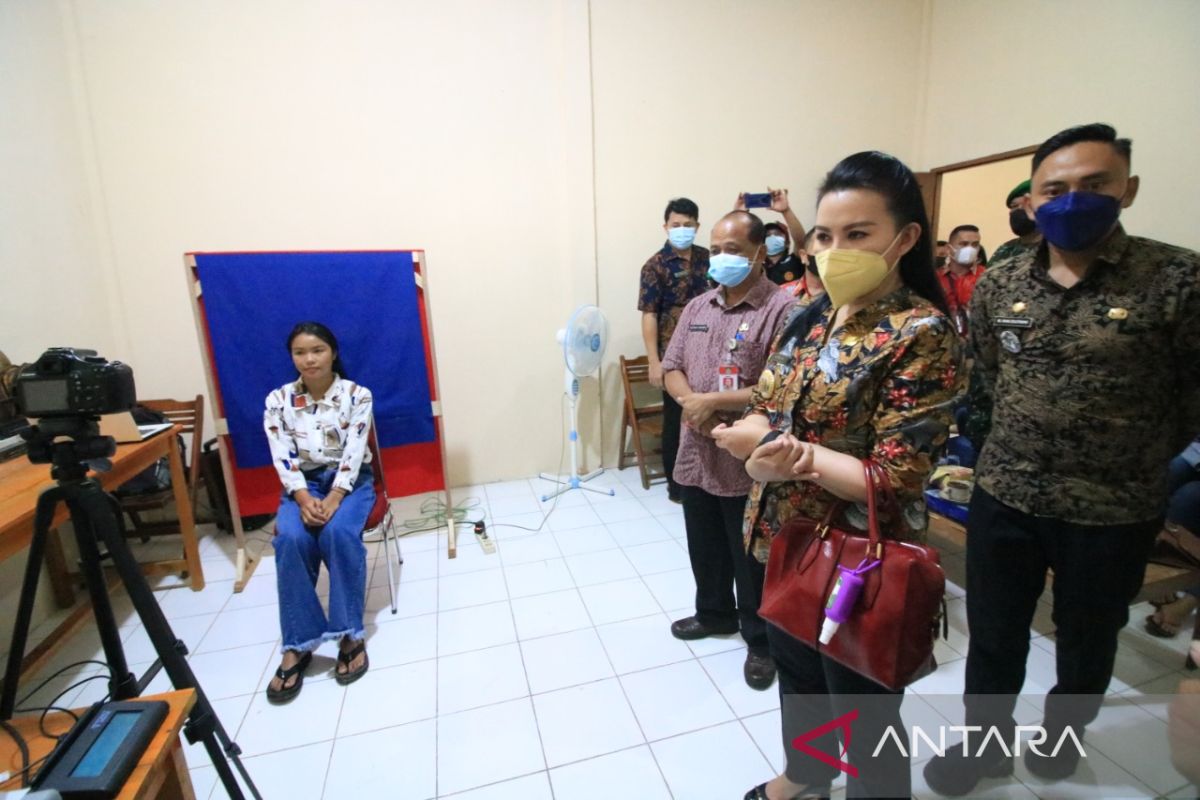 Peluncuran layanan E-KTP di Kecamatan Air Besar Kabupaten Landak