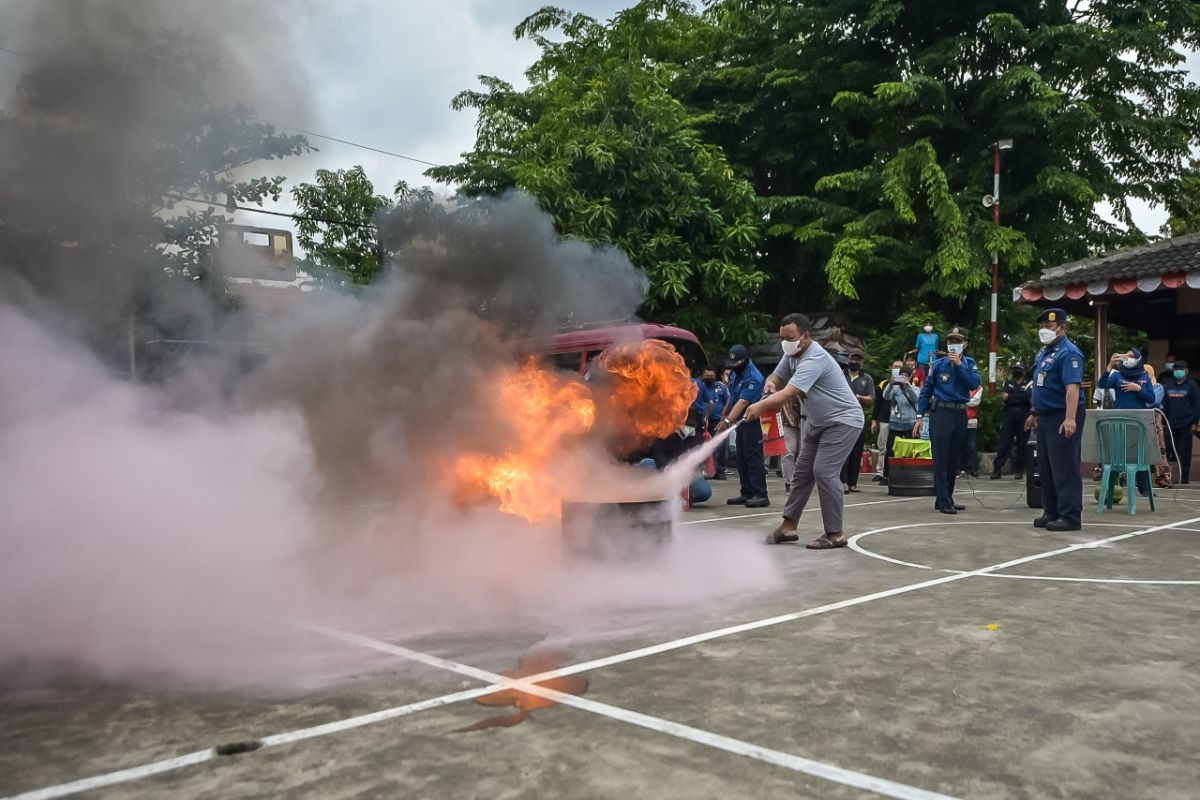 Calon kader Madagaskar di Surabaya dibekali tanggap bencana kebakaran