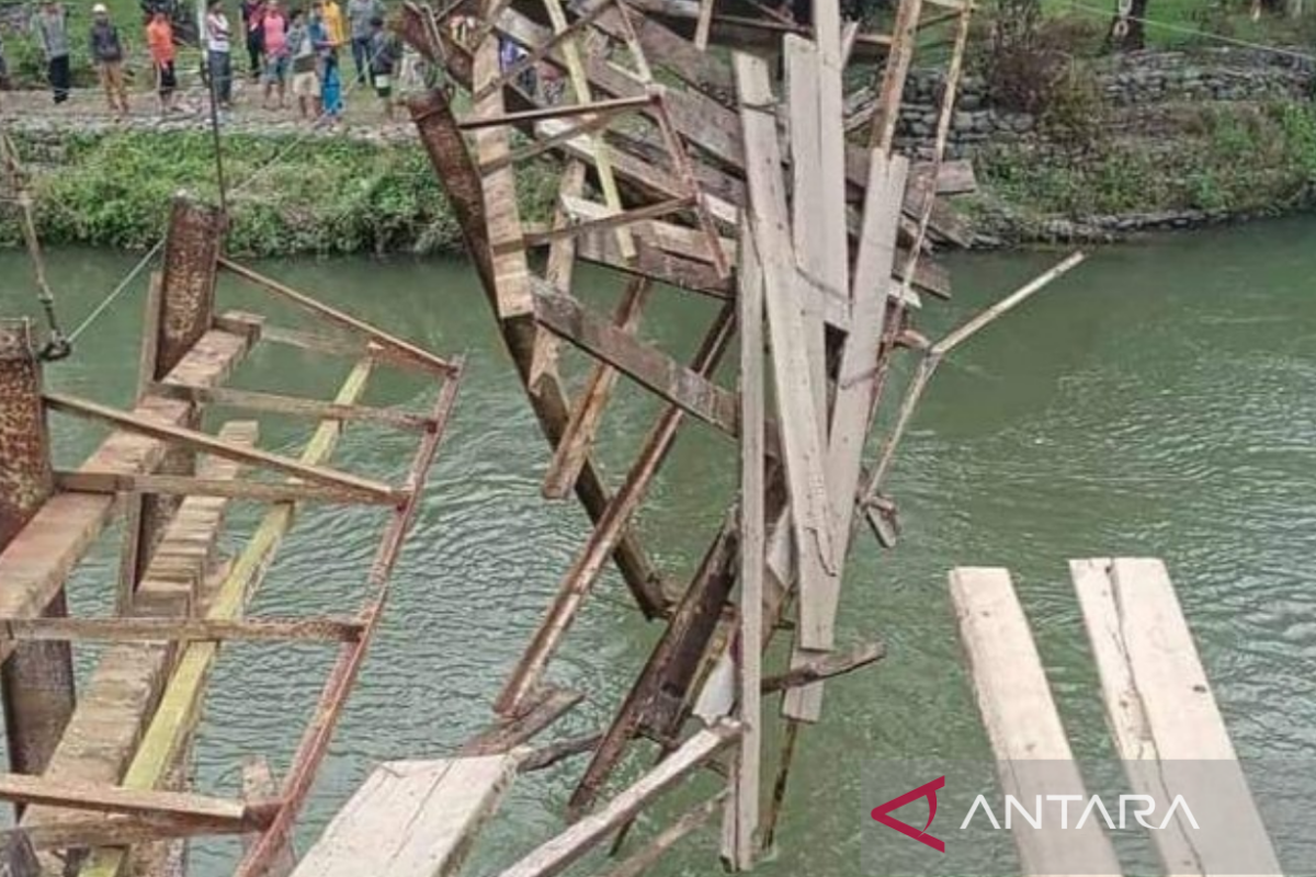 Mukomuko cari solusi bangun jembatan gantung putus