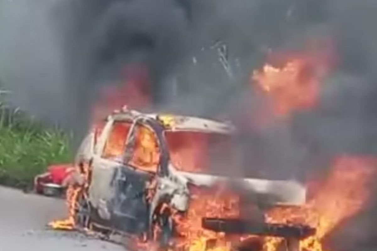 Hendak wisata ke Takengon, satu unit mobil terbakar di Jalan KKA
