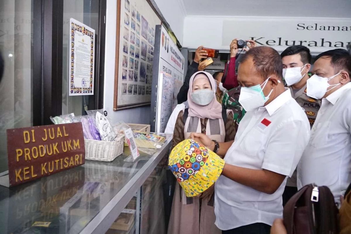 Wawali minta OPD Pemkot Surabaya ikut promosikan produk UKM