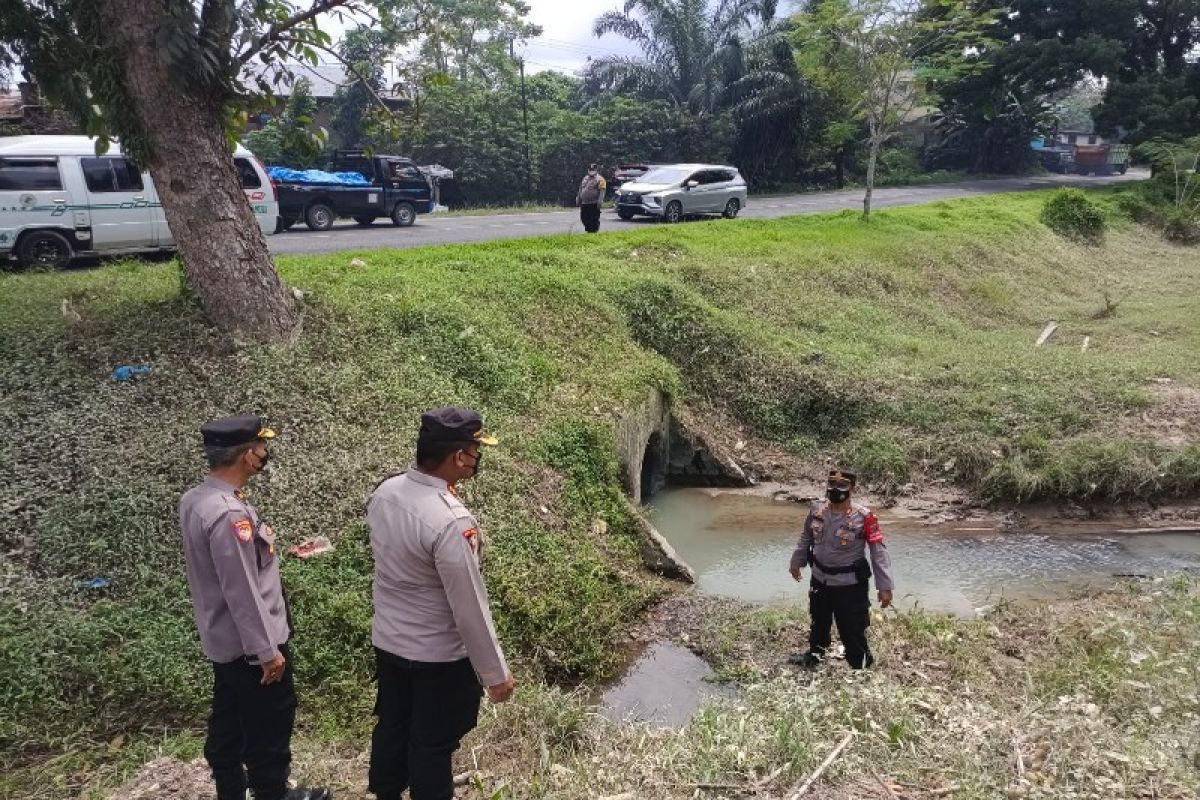 Kapolres Tebing Tinggi tinjau lokasi pasca banjir di Dolok Merawan