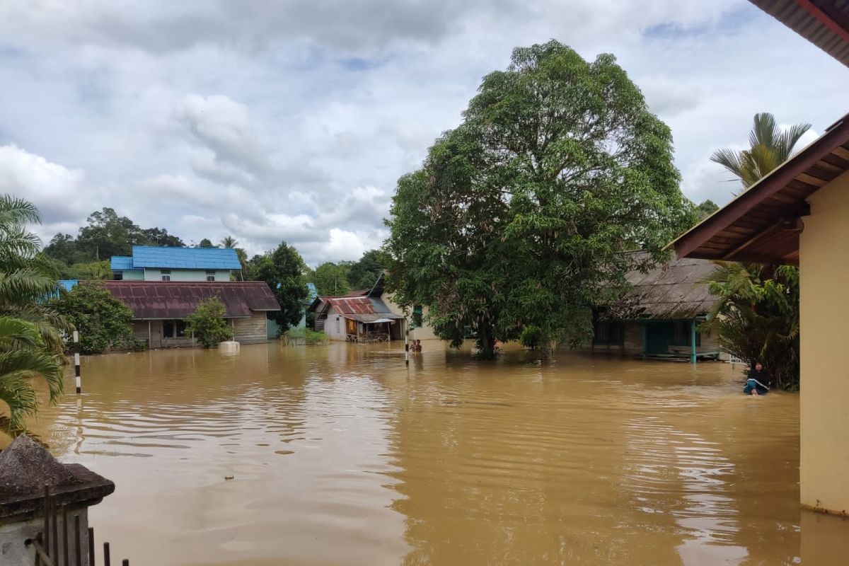 Dua kecamatan di Sintang dilanda banjir warga diminta waspada bencana