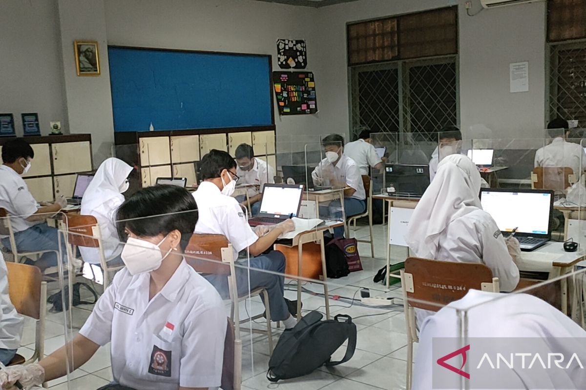Ada 561 guru dan siswa di Kota Bogor positif COVID-19