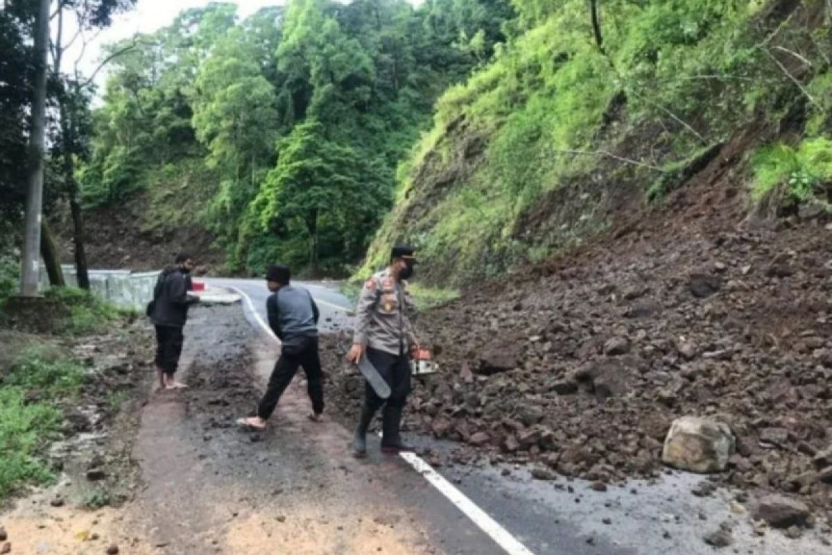 Jalan Pusuk Sembalun kembali lagi longsor