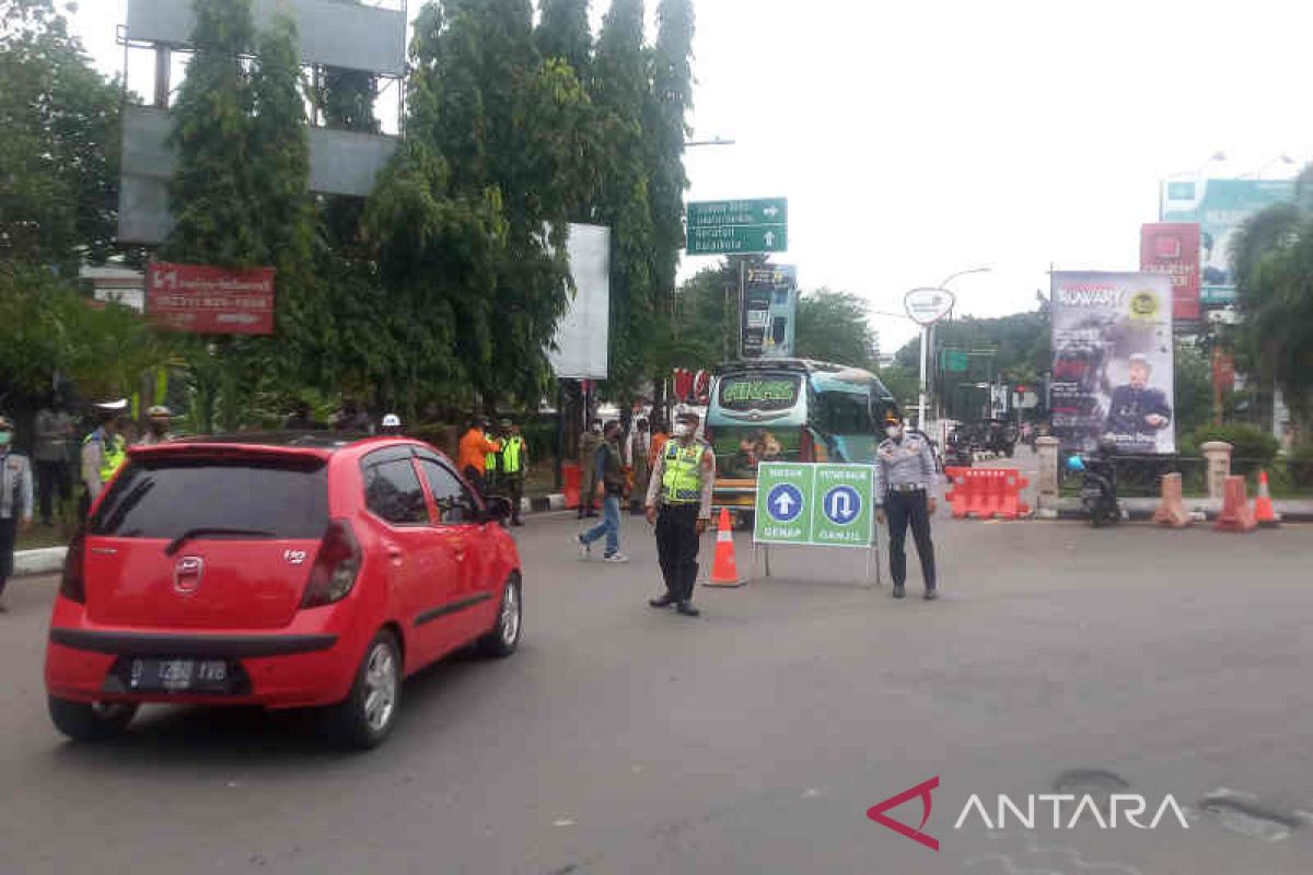 Ratusan kendaraan ke arah Cirebon diputar balik saat ganjil genap