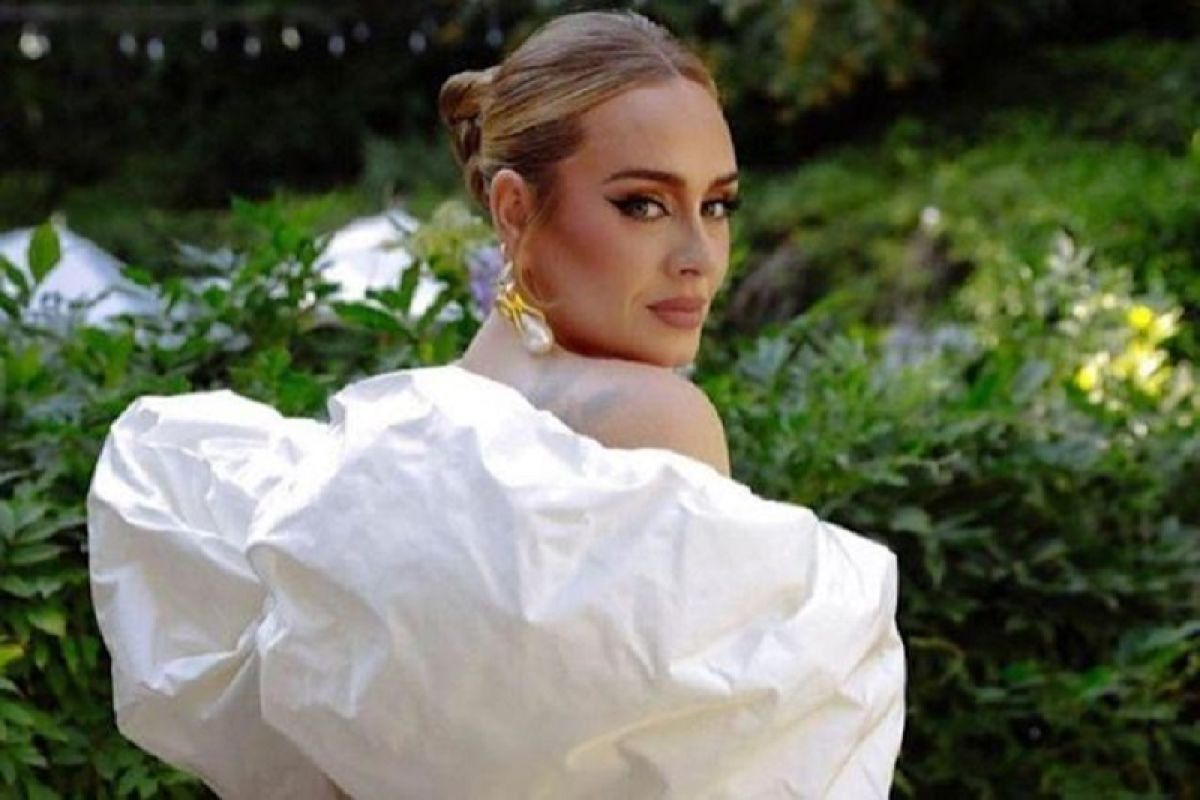 Adele ungkap akan jadwalkan ulang konser residensinya tahun ini