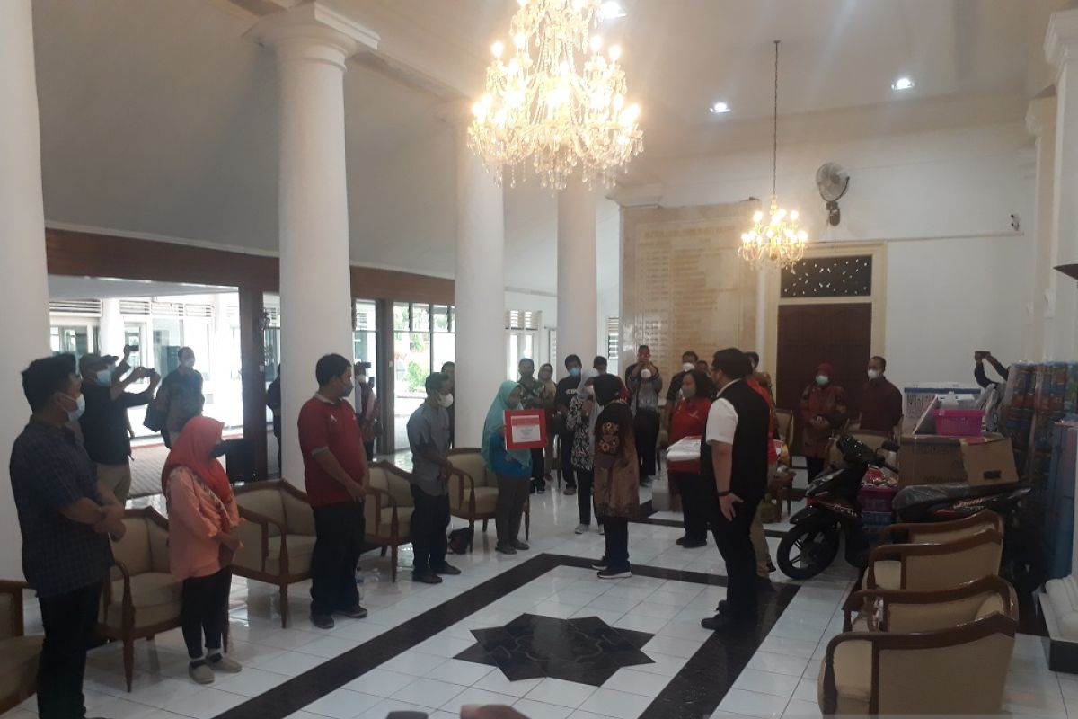 Menteri Sosial serahkan bantuan ATENSI kepada 42 warga di Kediri