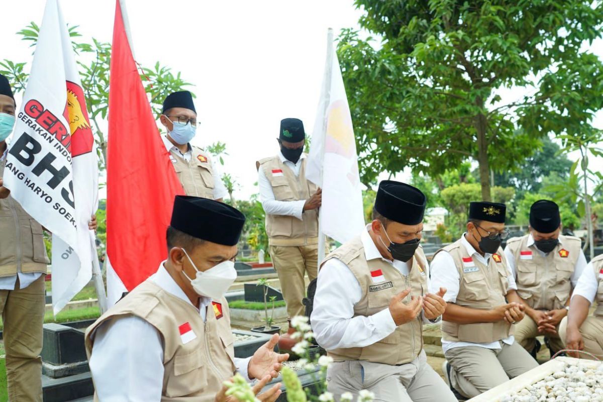 Kenang perjuangan partai, BHS ziarah ke makam ketum pertama Gerindra