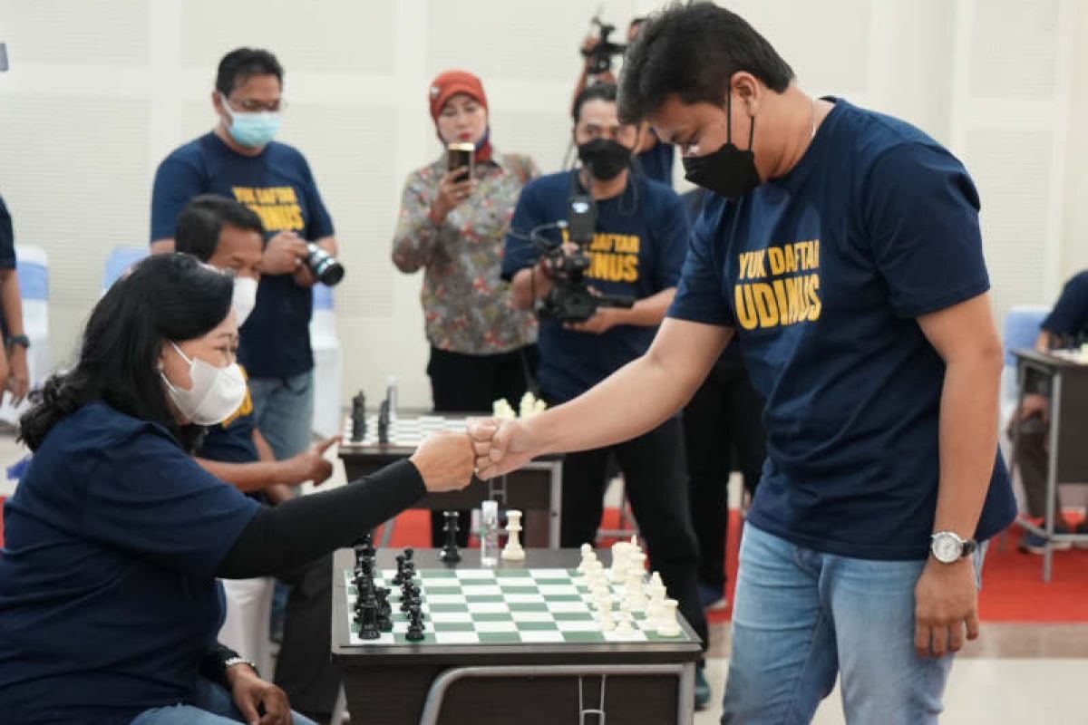 GM Susanto awali kejuaraan catur daring simultan Udinus