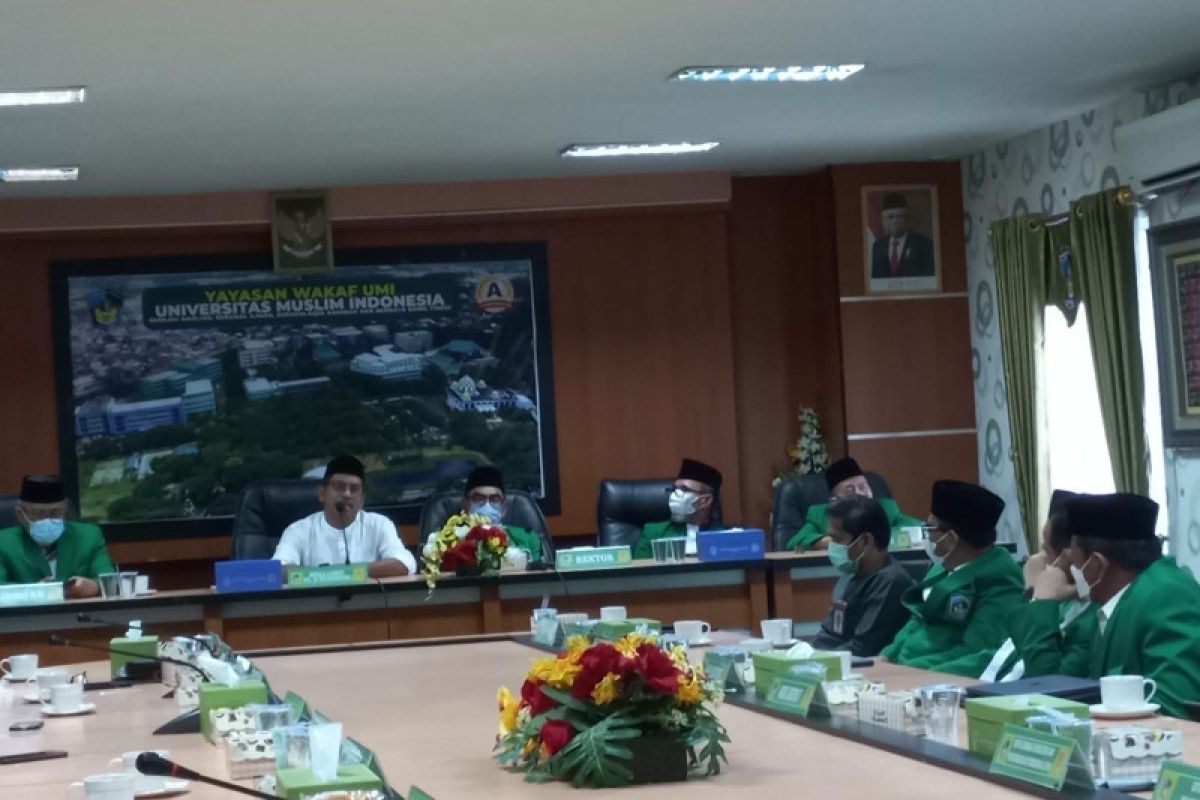 LLDIKTI IX serahkan tiga SK PT di Sulawesi Tenggara awal 2022