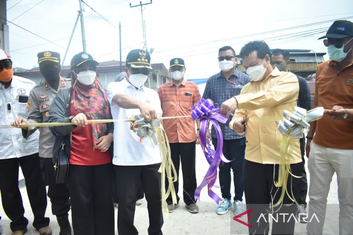 Bupati Sambas resmikan jalan dan jembatan terminal di Pemangkat