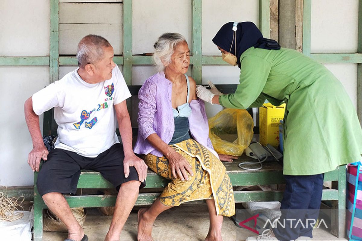 Dinkes Yogyakarta layani vaksinasi booster kedua lansia di puskesmas