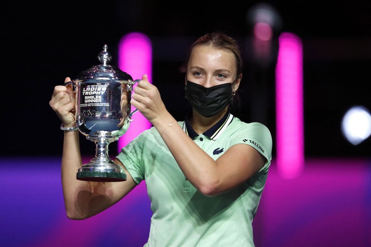 Bungkam Sakkari di final, Kontaveit raih trofi di St. Petersburg