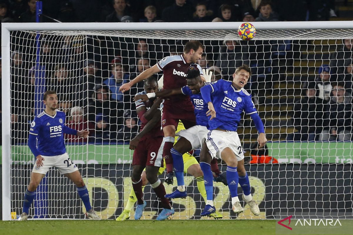 West Ham selamat dari kekalahan atas Leicester berkat gol telat Craig Dawson