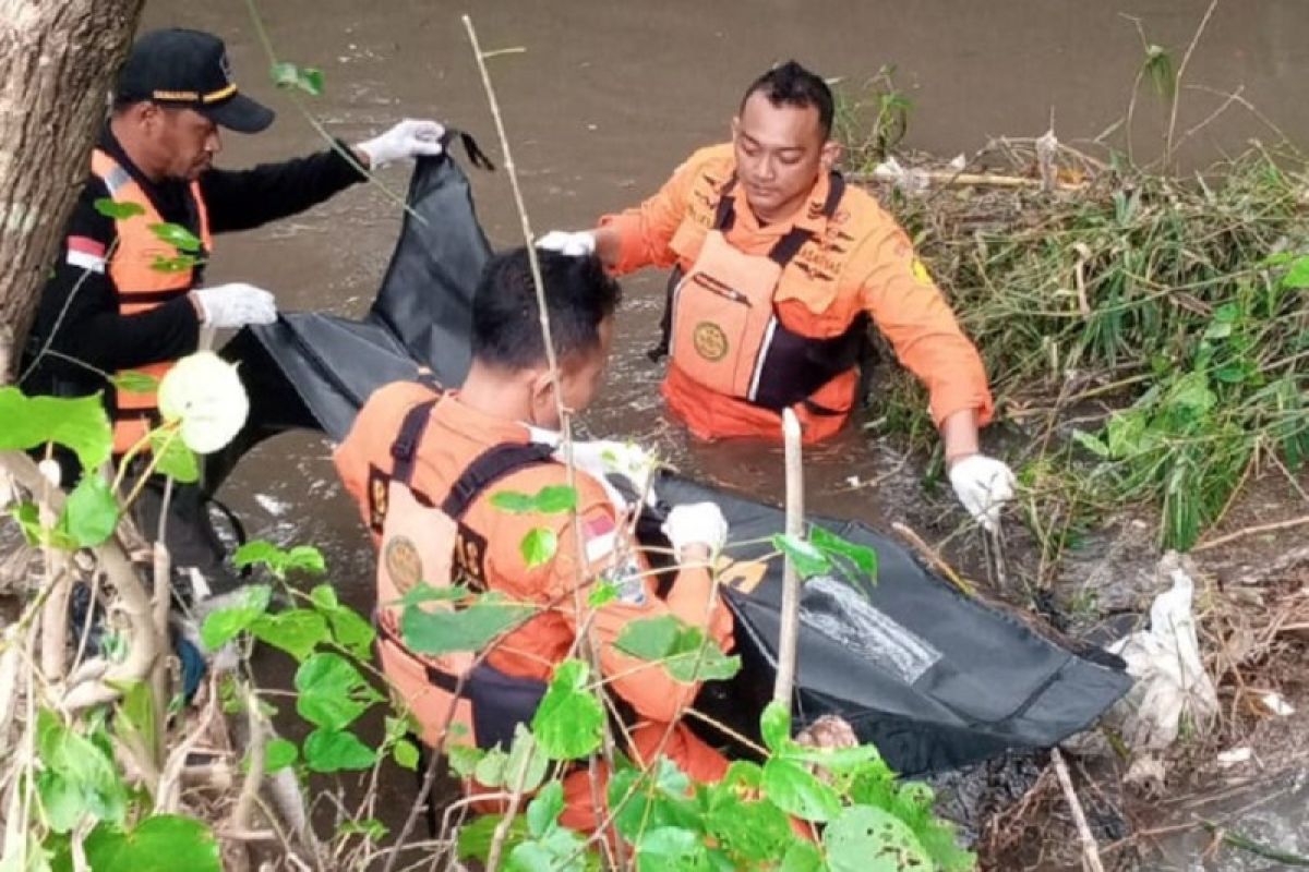 Tim SAR gabungan evakuasi dua korban tenggelam di Kediri