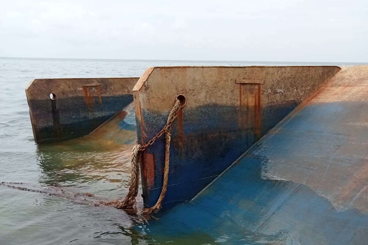 Pencemaran akibat tongkang karam di Karimata masuk kategori sedang