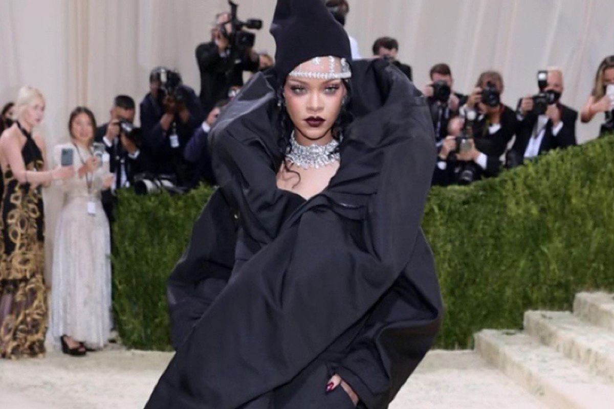 Rihanna kejutkan pelanggan  dengan hadiri pembukaan Savage X Fenty