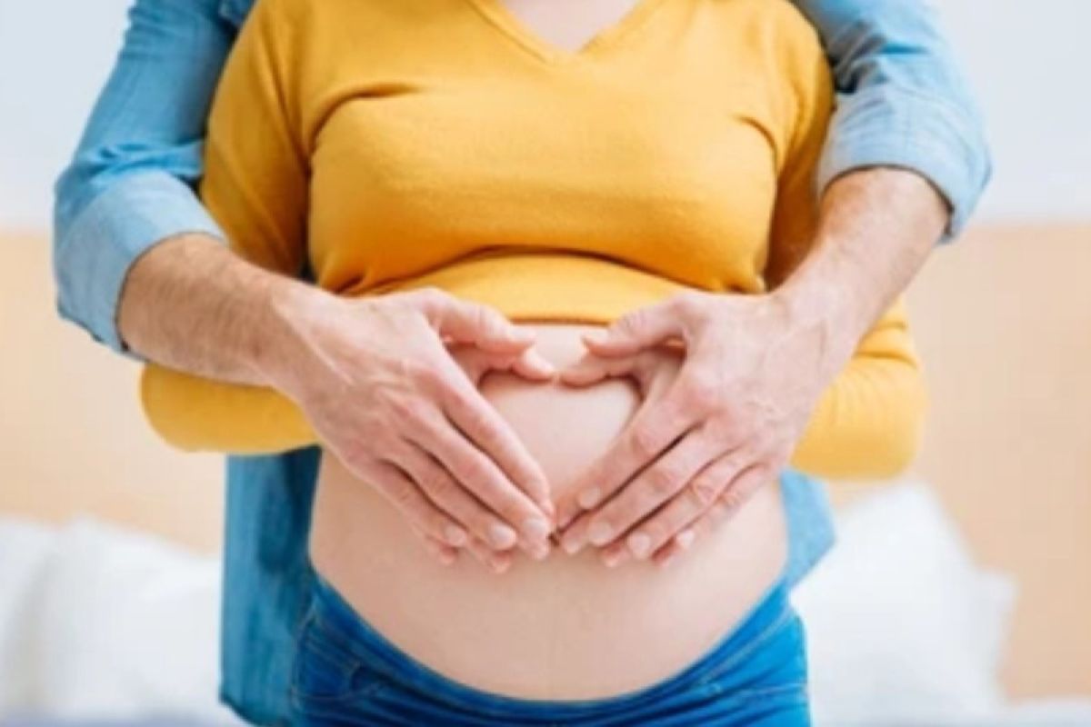 Dokter: Durian dan nanas tidak ada hubungan dengan kontraksi kehamilan