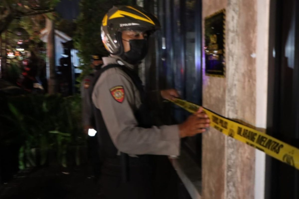 Polisi bubarkan warung angkringan di Badung karena langgar prokes