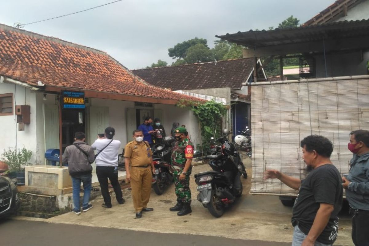 Densus 88 tangkap dua terduga teroris di Batang