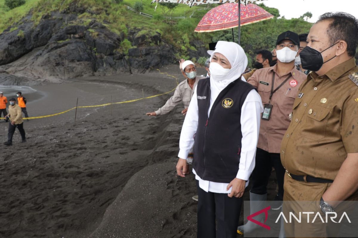 Gubernur Jatim tinjau lokasi ritual maut di Pantai Payangan Jember