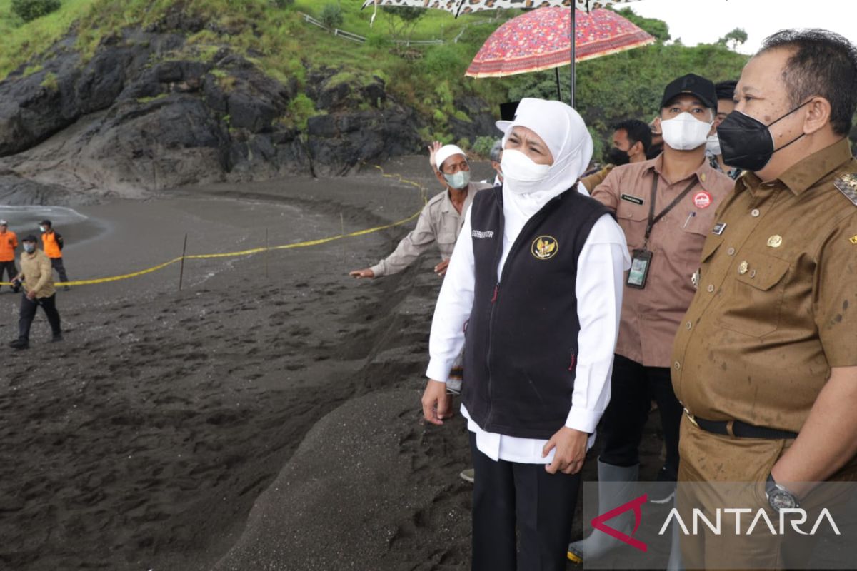 Khofifah tinjau lokasi ritual maut di Pantai Payangan Jember