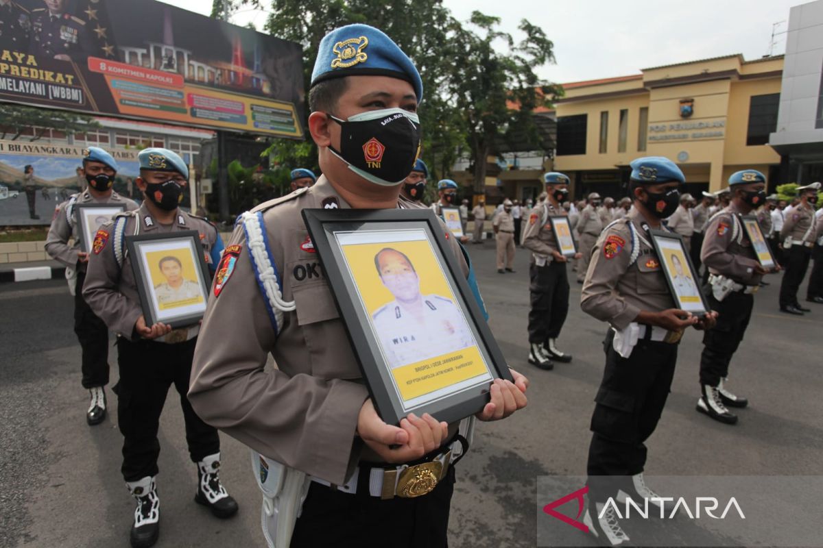 Kapolrestabes Surabaya berhentikan tidak dengan hormat 12 anggota polisi