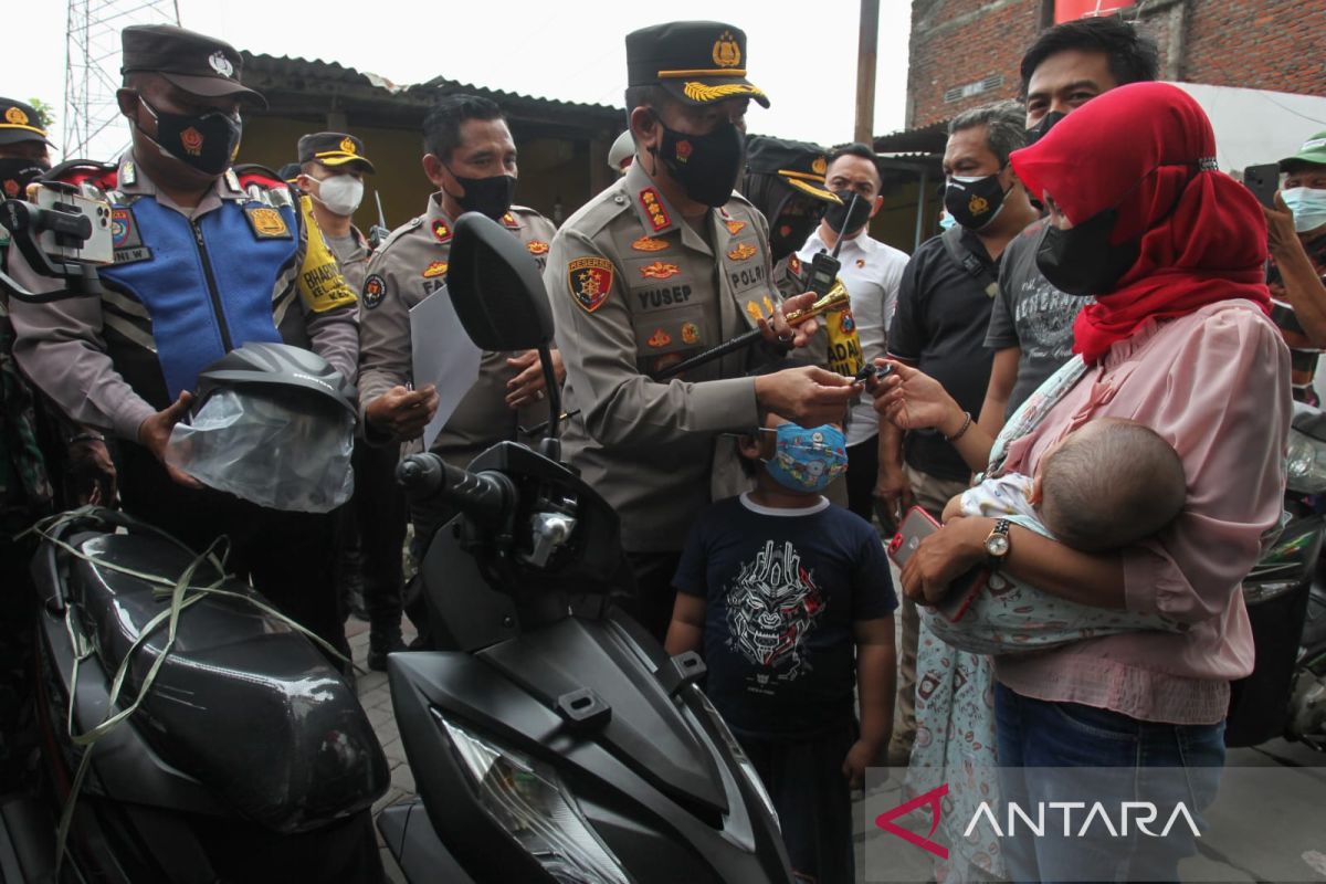 Jokowi ganti sepeda motor pengemudi 