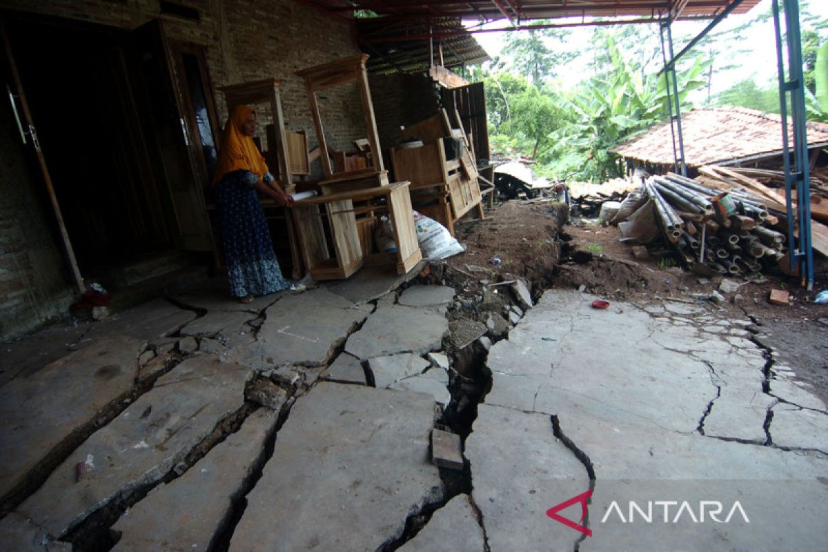 Rumah Rusak Akibat Bencana Tanah Bergerak Di Tegal Bertambah Antara News