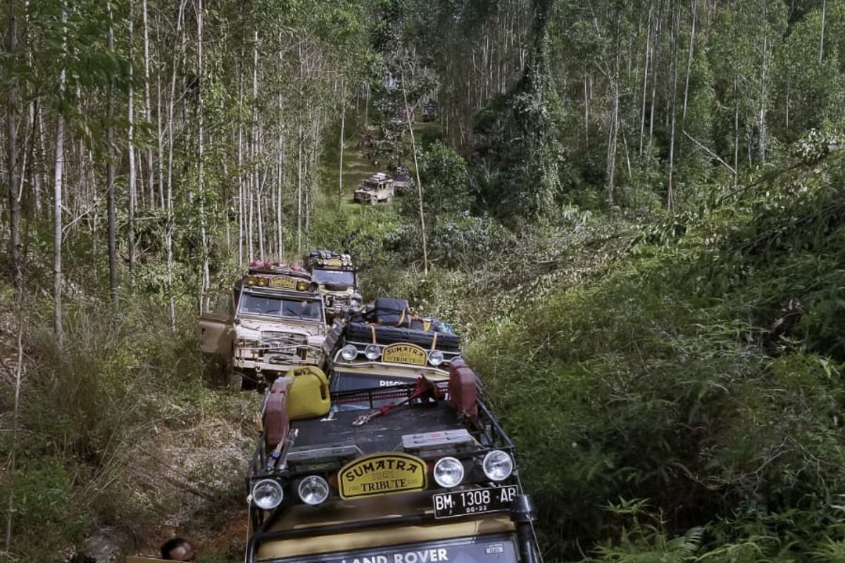 Sumatra Tribute hari ke-8, tiga mobil masih tertahan di hutan