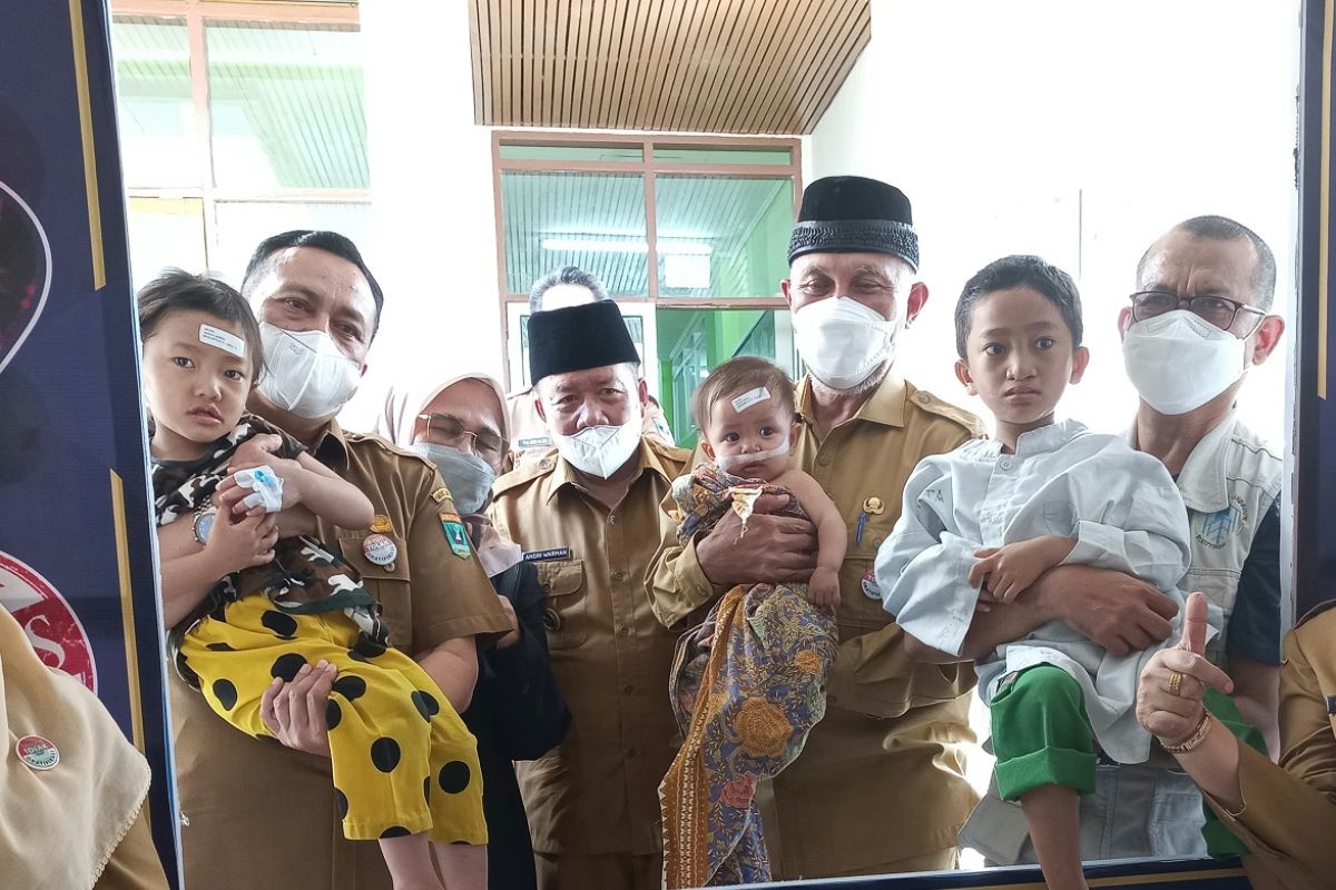 Alumni SMA Landbouw Bukittinggi gelar operasi bibir sumbing di RSAM