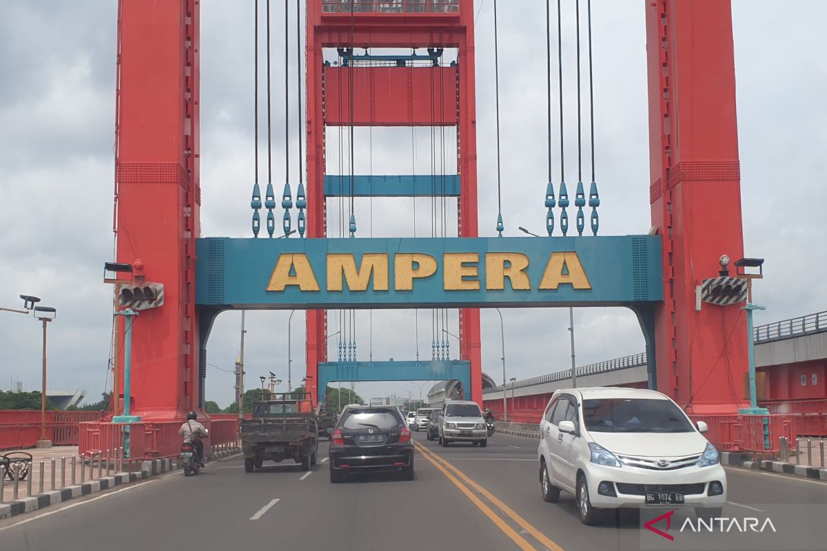 Lalu lintas di Jembatan Ampera Palembang dibuka-tutup sementara