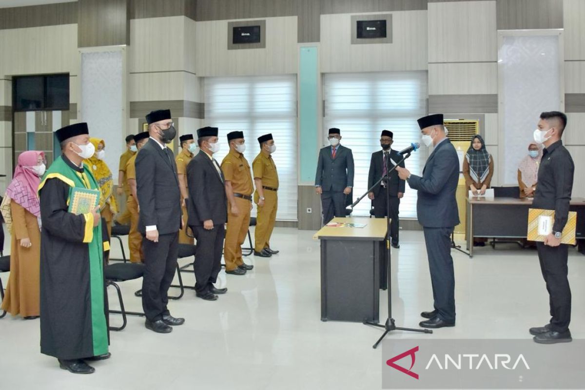 Lantik pejabat tinggi, Sekda Sabang tekankan pelayanan publik