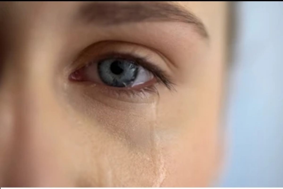 Benarkah menangis pengaruhi  kesehatan kulit?