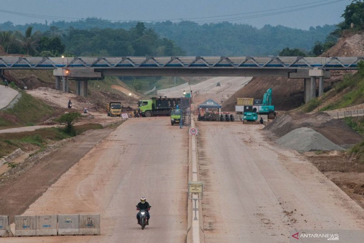 Pemprov Banten pastikan H-7 Lebaran 2022 perbaikan jalan telah selesai