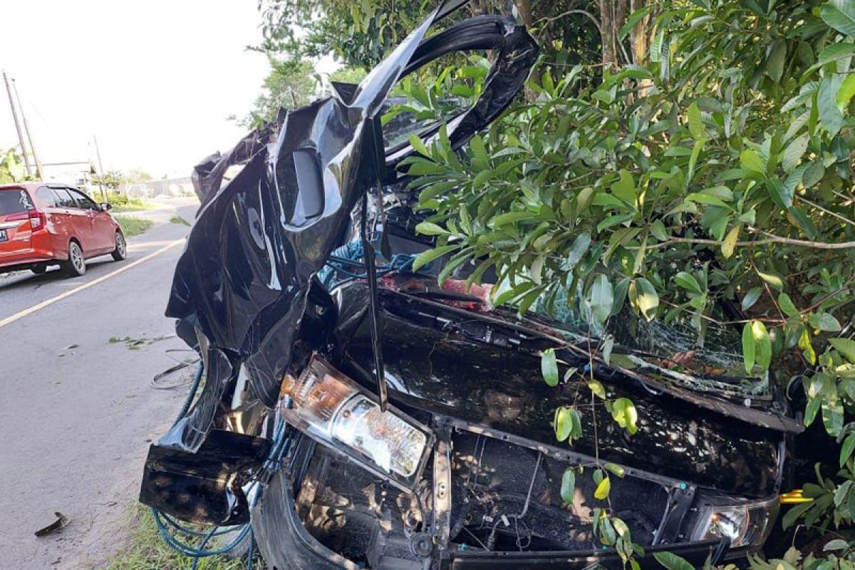 Akibat kantuk, seorang pengemudi pikap tewas di Jalan Trans Kalimantan