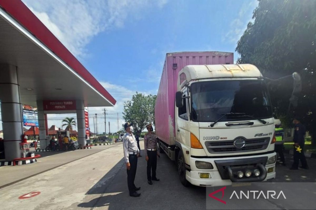 21 kendaraan angkutan barang langgar muatan ditilang