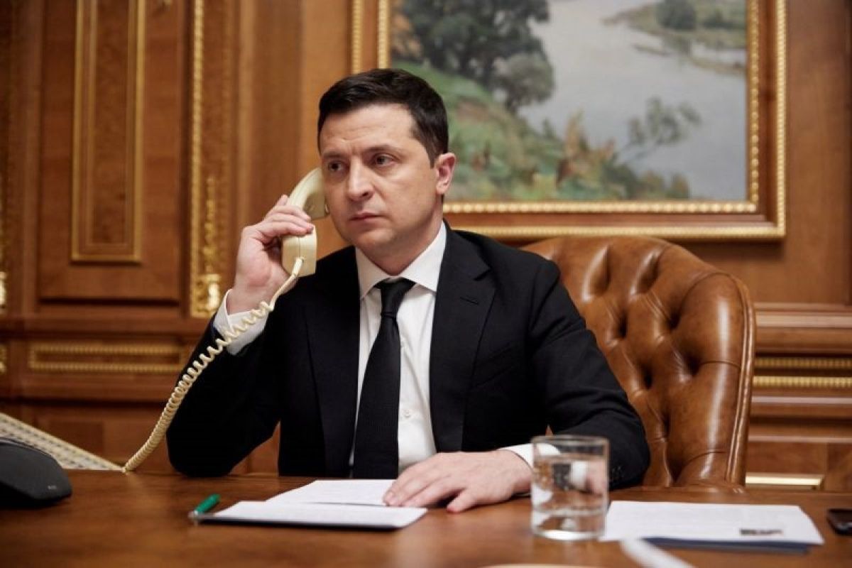 Hikmahanto sebut mundurnya Presiden Ukraina akan hentikan serangan Rusia